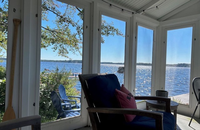 Lakefront Getaway. Access to Boston, Cape Cod and historic Plymouth.