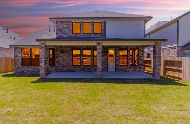 4 Bedroom 2 Story in Del Bello Lakesn20 Minute Drive to Houston Medical Center
