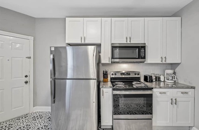 Beautiful Tower Grove Unit, Recently Renovated 2N