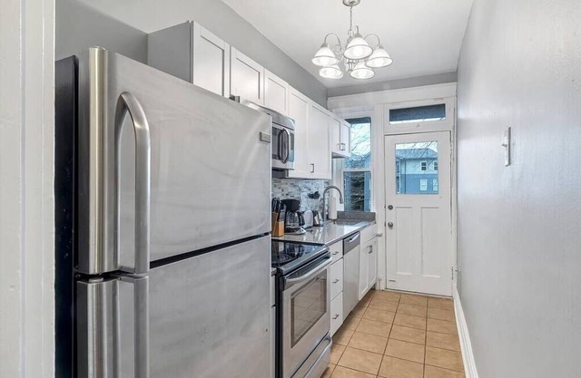 Historic, Second Floor Unit in Shaw Community STL 2E