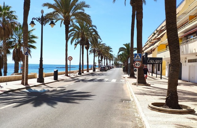 Charming Three Bedrooms Apartment With Seaview