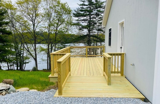 Stafford Circle Cottage- Enjoy peaceful views of Damariscotta Lake