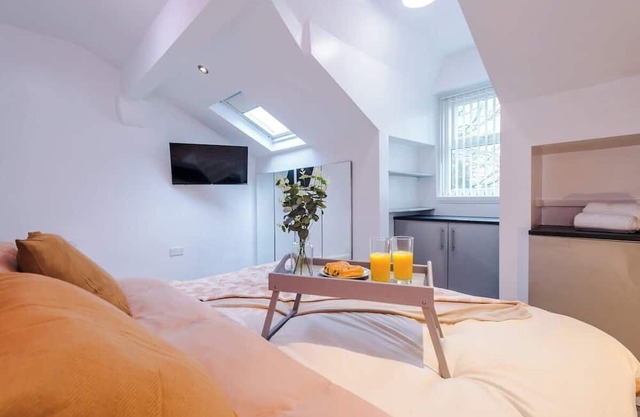 Manchester 3 Bed with Parking!