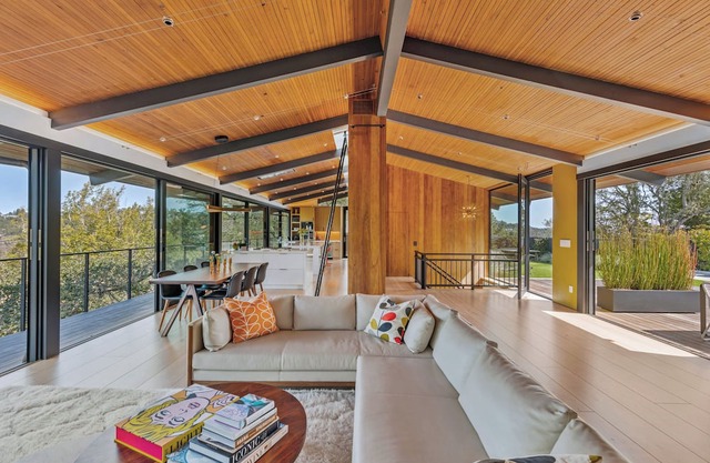 Stunning Hilltop Home with Views, Pool and Spa