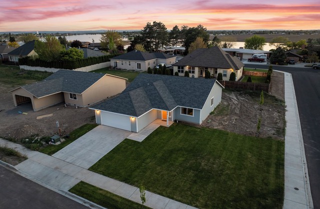 Casa del Sol- In the Heart of Moses Lake!