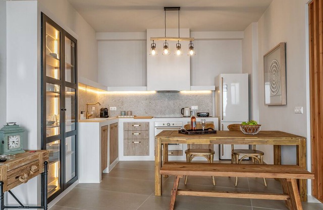 Apartment 'Captain's Koutsi Suite' with Private Terrace, Wi-Fi and Air Conditioning