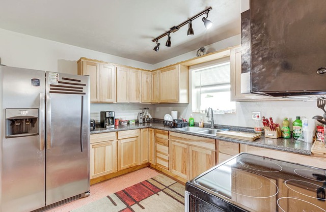 Quaint Archer Farmhouse: Peaceful & Quiet Setting!