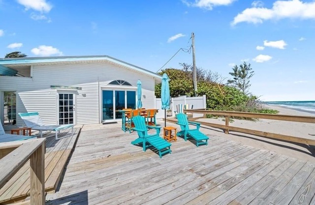 Seagrape Beachfront Cottage - Direct Oceanfront