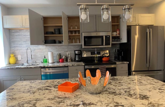 Urban Vivacious Family Oriented Home. 8 Minutes from Downtown St Louis!