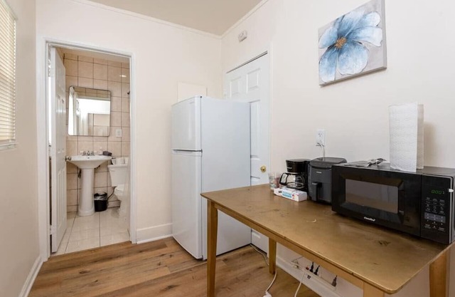 1 Bedroom Apt. in Vibrant LA Sleep 4