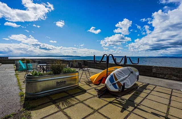 Waterfront Oasis 2-BR Apt near Alki Beach