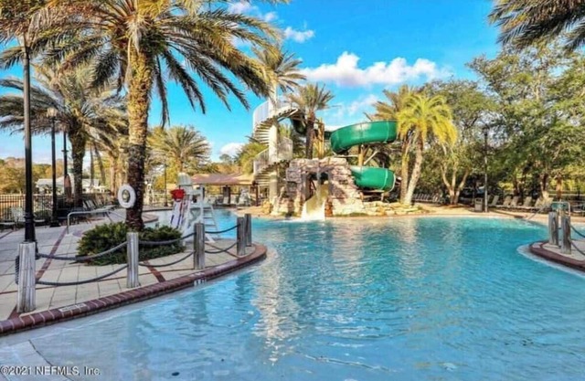 Cozy private suite in resort-style golf community