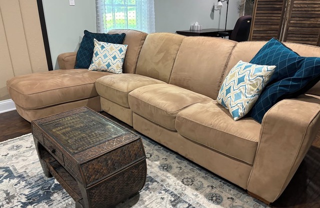 Cool Walkout Basement. Great for work! Close to SoccerPlex!