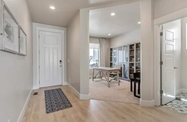 Cozy Summit Locations Home in a New Development in the Traverse Mountains, Lehi