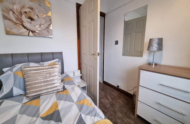 Fully Equipped 3-bedroom House With Free Parking
