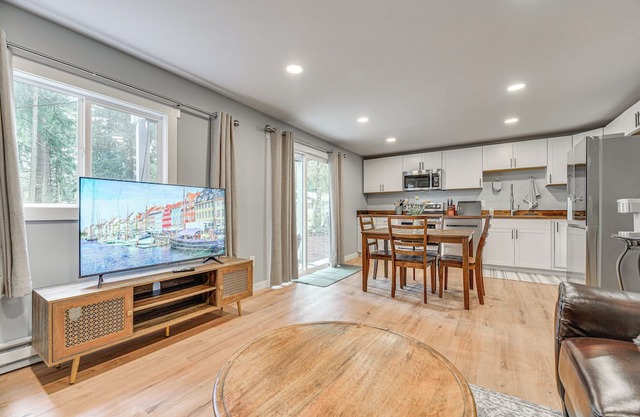 Cozy Wooded Retreat Near Long Lake & Olympia