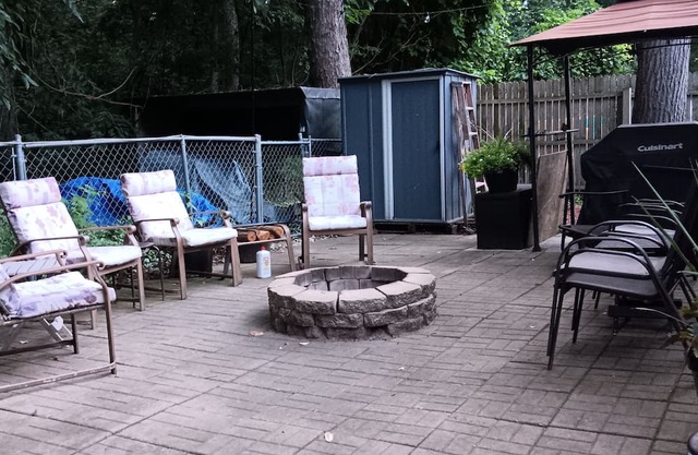 Nice 2-bedroom apartment in Grand Haven with WiFi, AC, near Lake MI, & shopping.