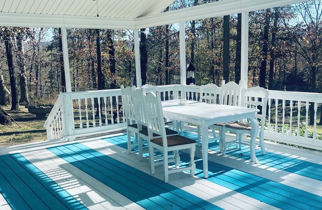 Lakefront! Sleeps 35! Pool&Hot Tub!