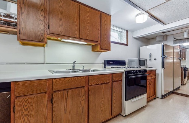 Cozy 1BR Basement, Near Hospital with Free Parking