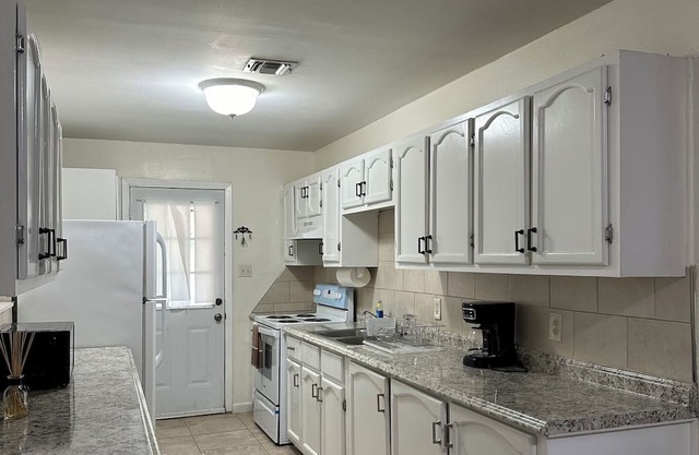 Perfect for Business Travelers & Family Getaways!!