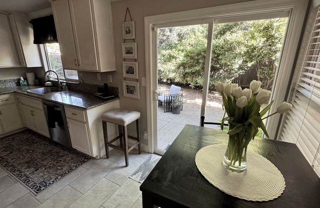 Cozy place in the heart of Roseville!