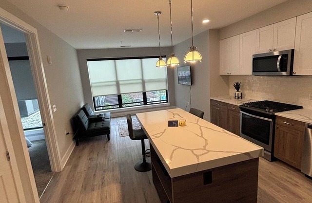 Floor to Ceiling Windows! Rooftop, Swimming Pool plus more..Your cozy getaway