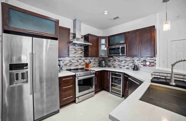 Ohana House Jacuzzi Pool and Ping Pon Terrace