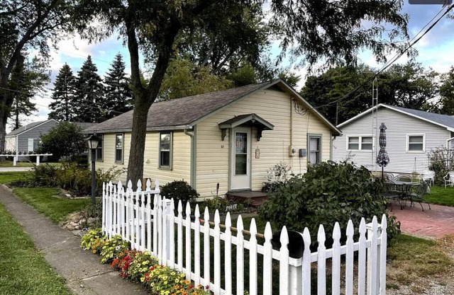 Welcome to this charming 2-bedroom, 1-bathroom house located in Vermilion, OH