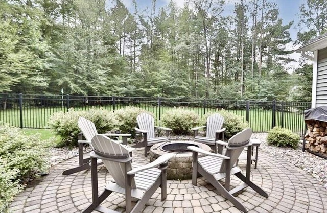 Country colonial with firepit, bar area only minutes to Saratoga Springs