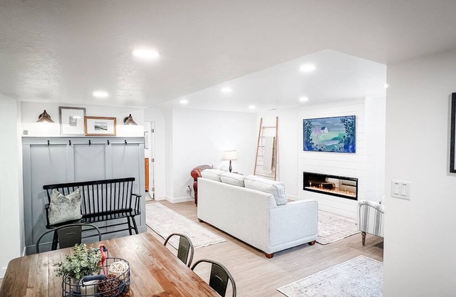 Beautiful newly finished space in quiet neighborhood.