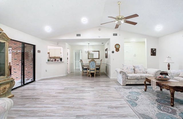 Beautiful Spacious 4 BRs Brick Villa-Pet Friendly