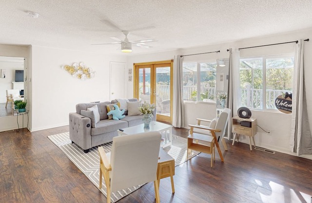 Dog-friendly lake view getaway with a full kitchen, sunroom