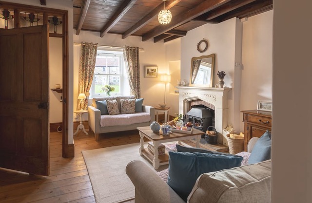 Thimble Cottage is a traditional one bedroom property with many original features