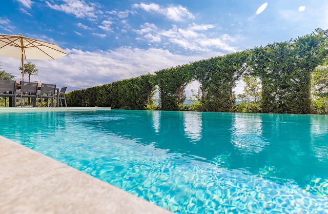 Fine contemporary villa with views of the vineyards and a pool! - Villa Bianca
