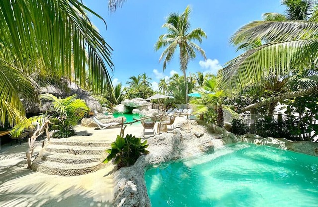 Bungalows at Sugarloaf Beach - Little Hammock
