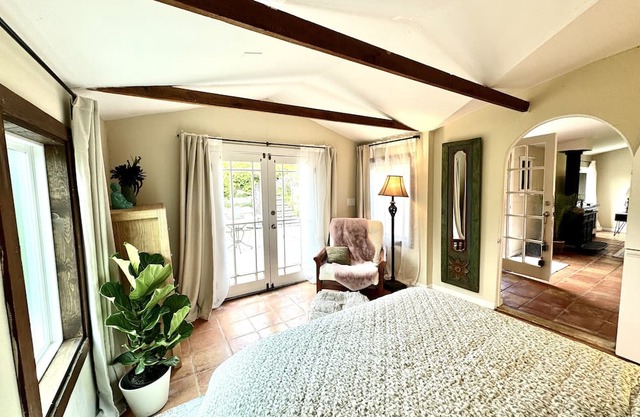 Country Living on 1 acre just minutes from Berkeley/Oakland