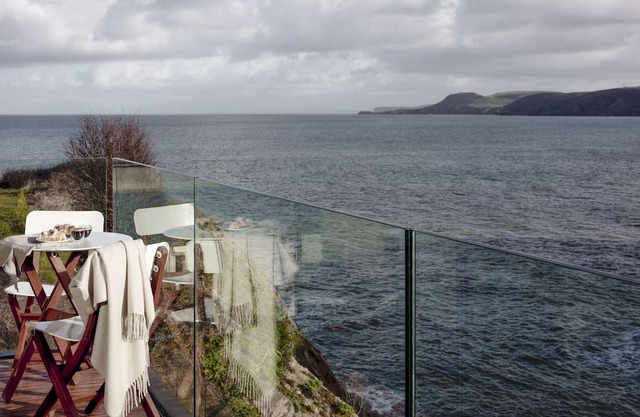 Luxury clifftop homestay for 8 in Aberporth, Cardigan Bay