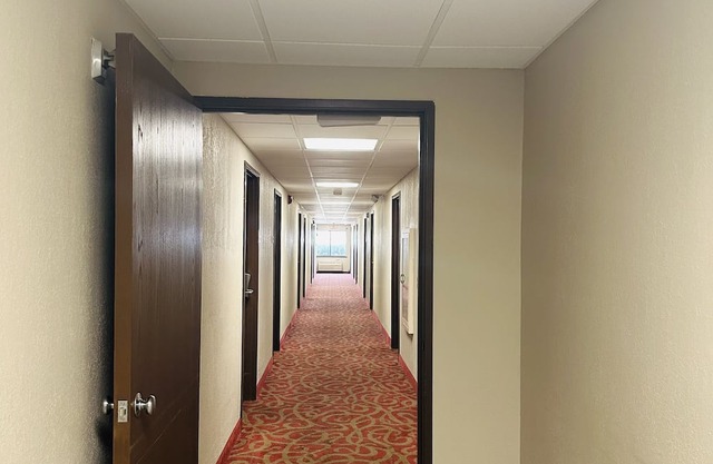 Norwood Inn Milwaukee-Deluxe Queen Room With Two Queen Beds