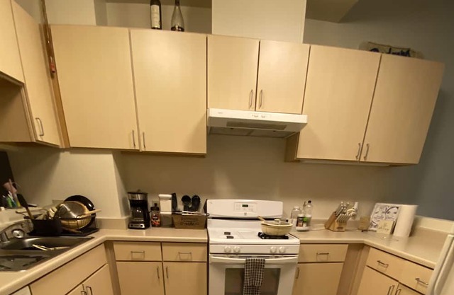 1 bedroom full access apartment -5 min from the strip