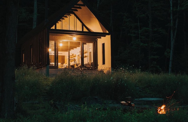 The Pond House - An award winning, modern cabin within the Catskills forest.