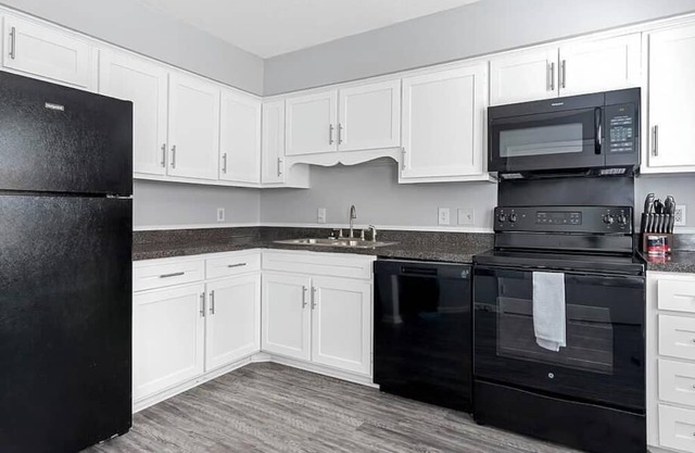 Landing at Oakview Terrace Townhomes - 2 Bedrooms in Downtown High Point