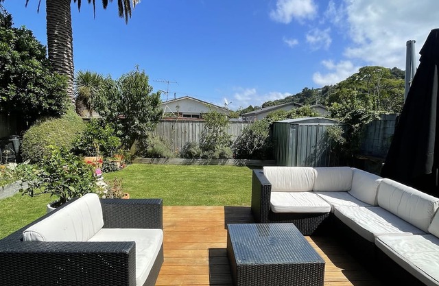 15 minutes from Wellington CBD! Spacious 3 bedroom home in Belmont.