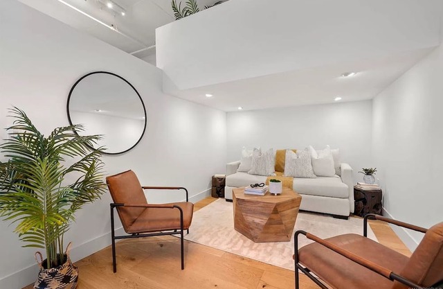 Luxury Loft: Bright and Open Ground Floor w/ Designer Finishes