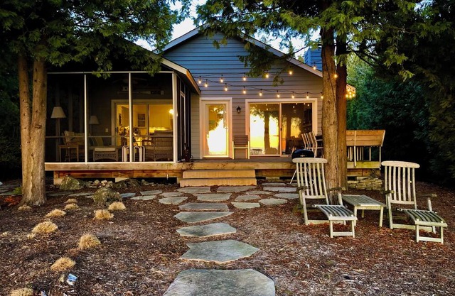 The Villa -A Fabulous Waterfront Cottage