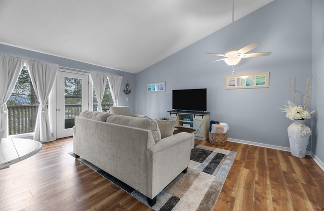 Harbor Retreat. Enjoy this cozy, one bedroom apartment at Fairfield Harbor