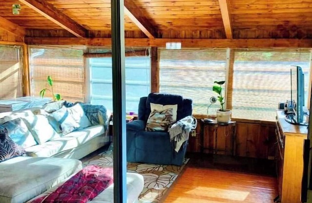 Quiet Home in a Safe Metro-west Boston Town