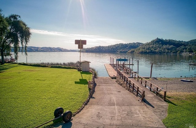 Stay on the Lake! Private Boat Launch and boat slip Three Bedroom One bathroom