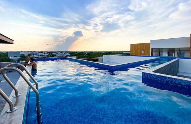 Spacious Room PH w/Private Pool & Terrace, Gym
