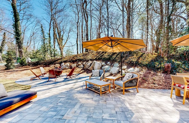 Newly renovated home near downtown & beaches with firepit, grill, large patio
