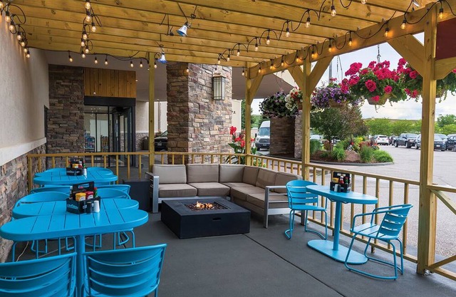 Family Vacation! Minutes from Downtown Bismarck, Free Airport Shuttle, Pool!